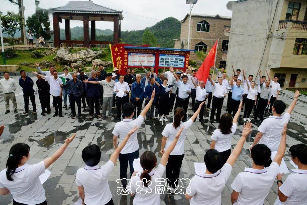 大学生用大号垃圾桶装行李 又能拖又能装还有回头率